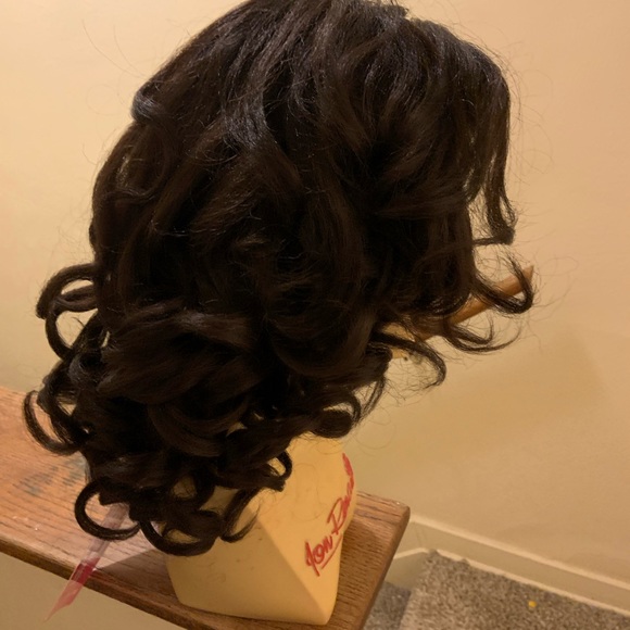 Two wigs!!!! Sensationnel KELLY T1B/30 Janet Collection SIERRA  DR1B/DRKCHOCOC - Picture 4 of 12